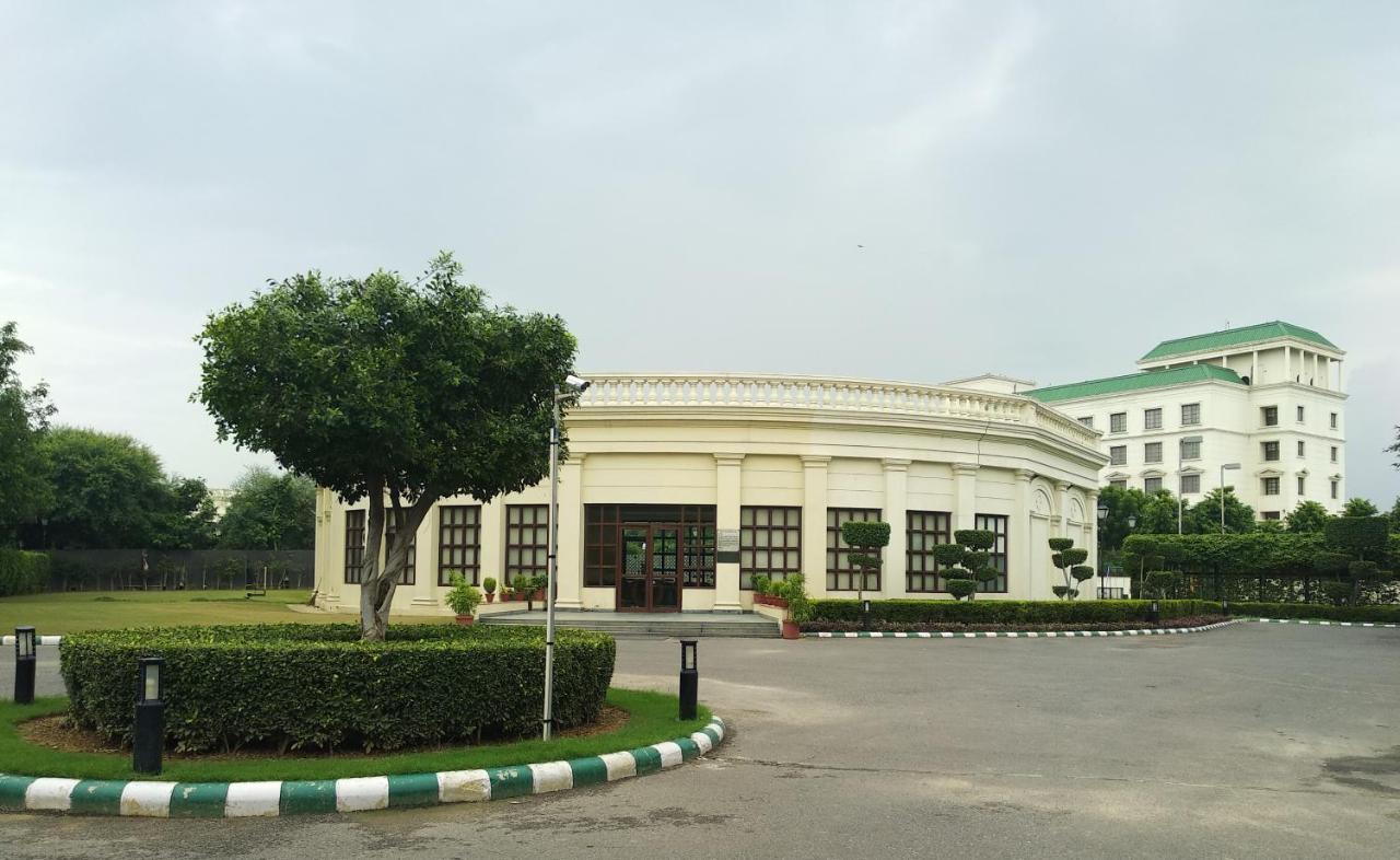 Dlf Club 3 호텔 구르가온 외부 사진
